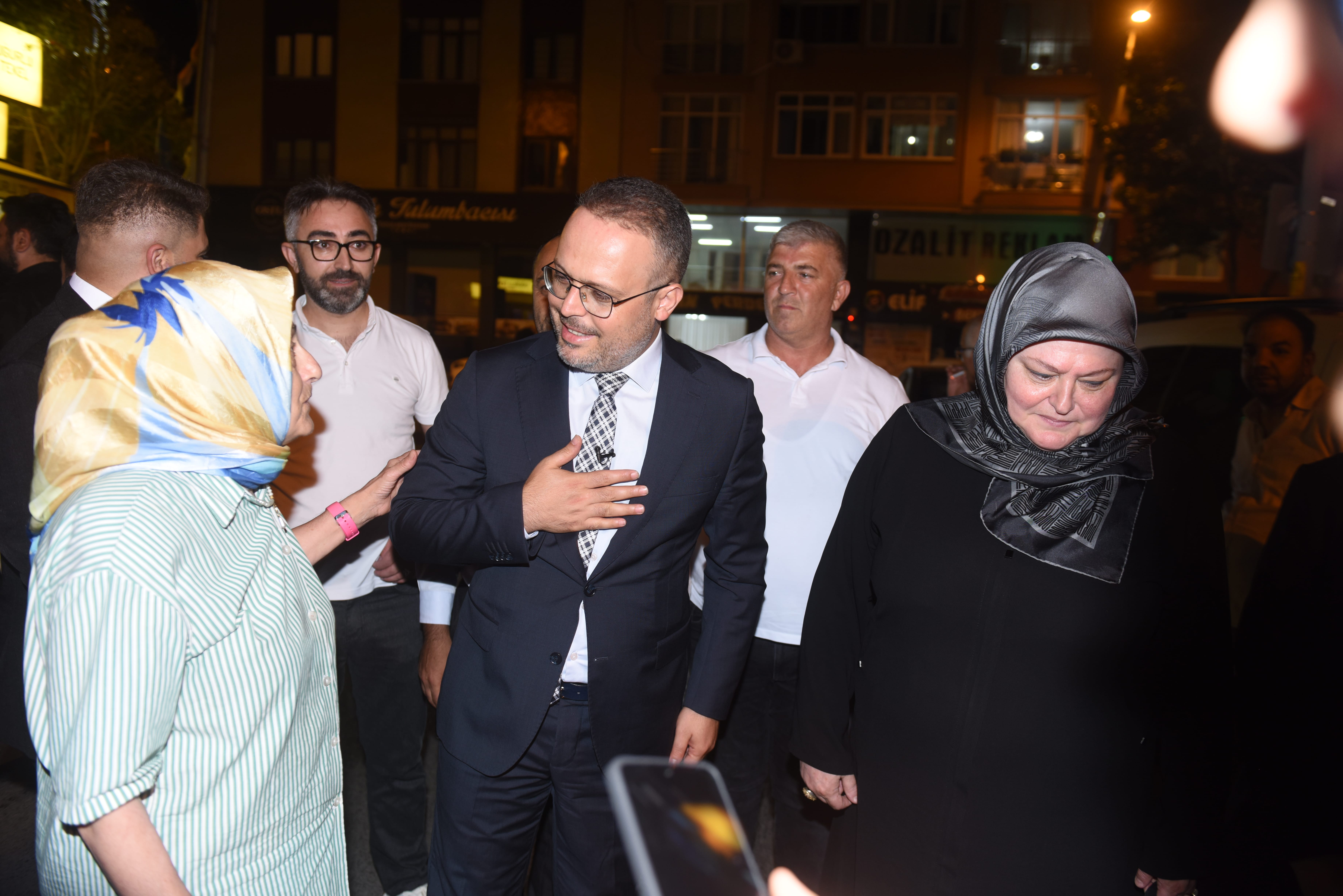 İlçe Başkanlığımıza atanan Fatih Sırmacı, ilçede büyük bir heyecan yarattı.