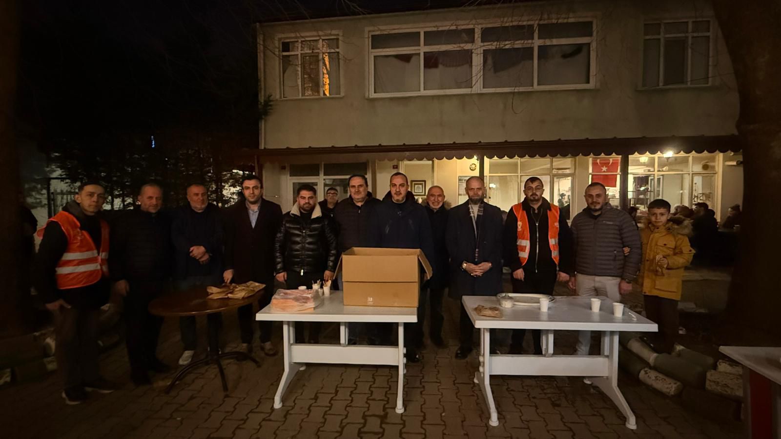 AK Parti Çekmeköy’den Miraç Kandili’nde Camilerde Lokum İkramı